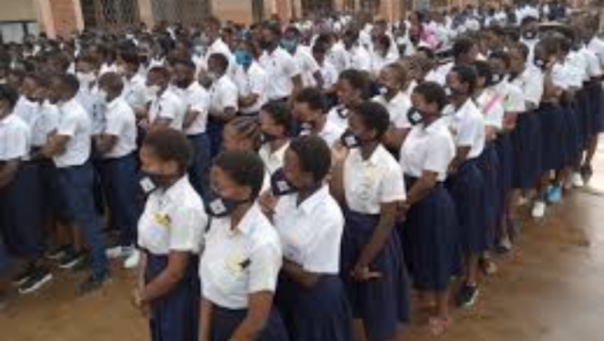 RDC/Kwilu : le gouverneur de province inaugure les bâtiments de l’école primaire Mbandu à Bagata