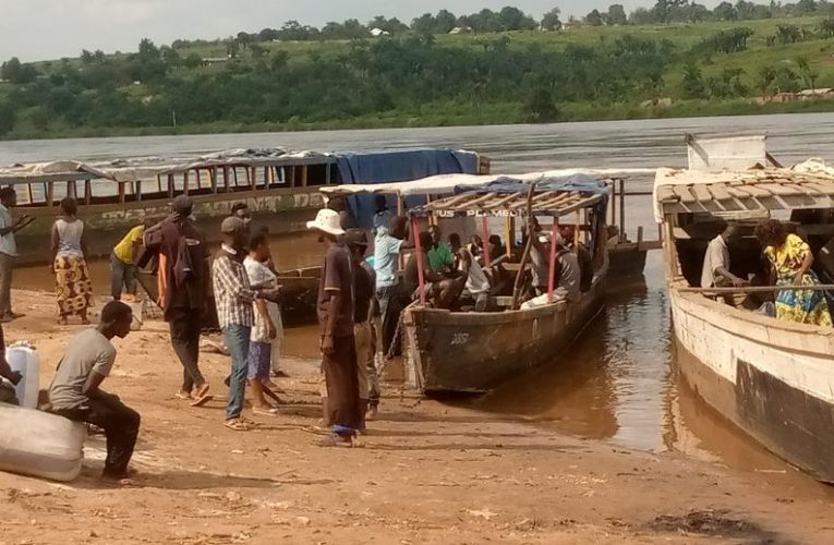 RDC/Kasaï:les services étatiques piétinent la reglementation de traversée sur la rivière Kasaï par pirogues prises par le Gouverneur