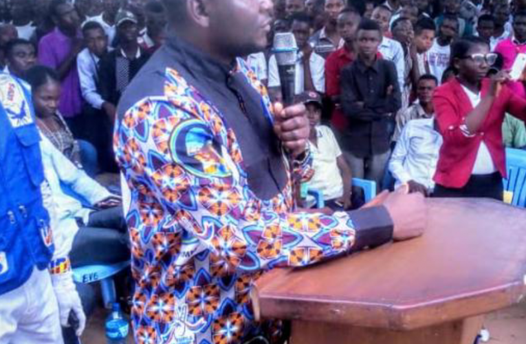RDC/UDPS:La ligue des jeunes de l&rsquo;UDPS/fédération de Mbuji Mayi a marché pour soutenir Me Muke Mukengeshayi Mutombo