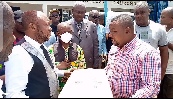 RDC/Kwilu: Didier Mazenga fait un don à l’organe délibérant