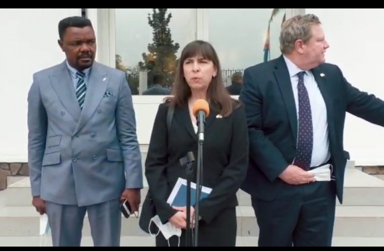 RDC/Primature : Le Premier Ministre Sama Lukonde évoque des questions des droits de l’homme avec l’Envoyée spéciale de Washington Lisa Peterson