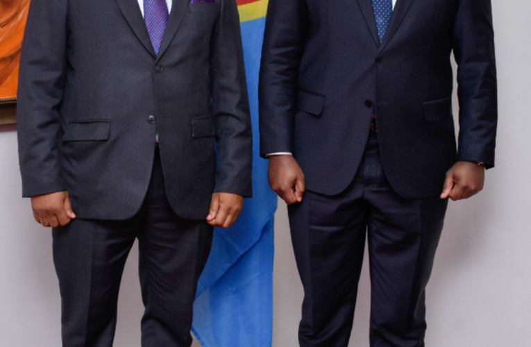 RDC/Primature : Séance de travail entre le Premier Ministre Sama Lukonde et l’Ambassadeur itinérant Faustin Luanga sur la candidature de la RDC au poste de Secrétaire Exécutif de la SADC