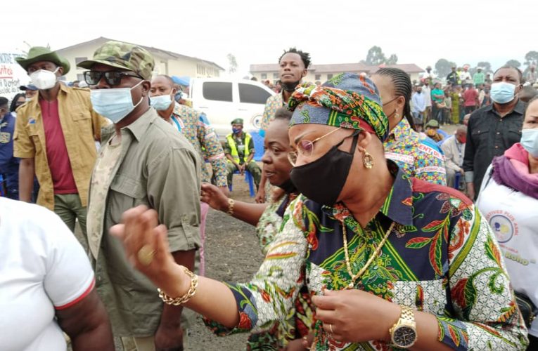 RDC/Nord Kivu:En séjour à Goma : Marie Olive Lembe Kabila apporte secours humanitaire aux sinistrés de l&rsquo;éruption volcanique