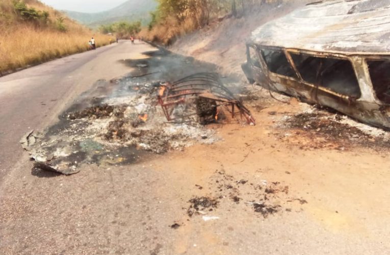 RDC/Kwango:Onze(11) personnes calcinées et sept (7) rescapées dans un incendie au niveau du pont Kwango (Communiqué officiel)