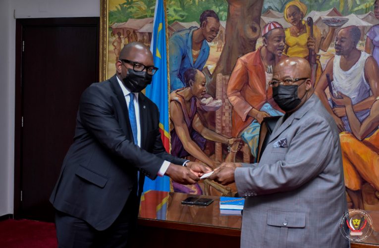 RDC/Primature :Répondant à l&rsquo;appel à la solidarité lancé par le Gouvernement, Ensemble pour la République offre 301.000 USD aux sinistrés de Goma