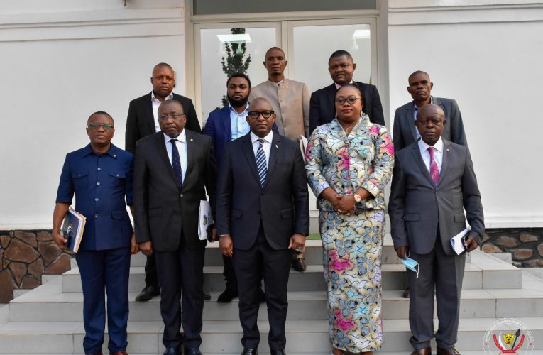 RDC/Des questions de développement socio-économique de la Tshuapa au centre des échanges entre le Premier Ministre Sama Lukonde et le caucus des députés et sénateurs de cette province