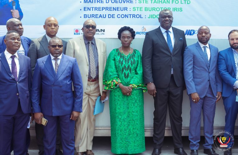 RDC/Primature:Le Conseiller principal en charge des PT-NTIC du Premier Ministre assiste à la réception opérationnelle du réseau de fibre optique sur l’axe Muanda-Kinshasa long de 620 km