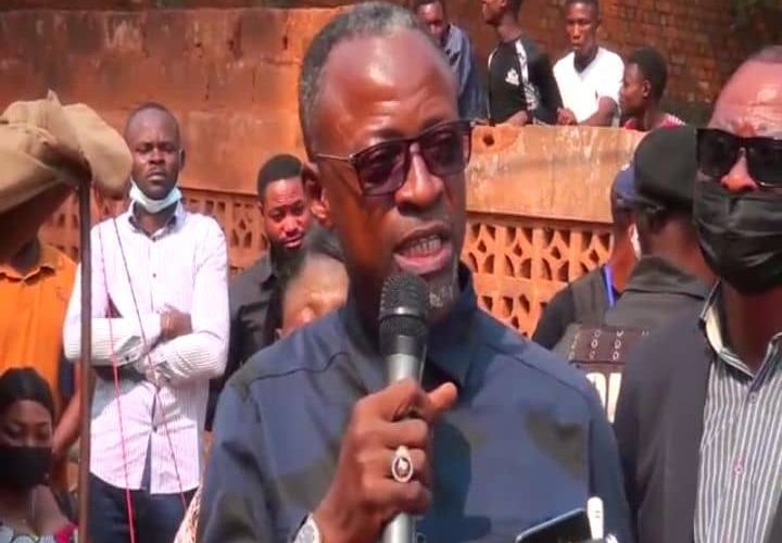 RDC/Kongo-Central : Le gouverneur Atou Matubuana lance les travaux de bétonnage de la voirie de MBANZA-NGUNGU