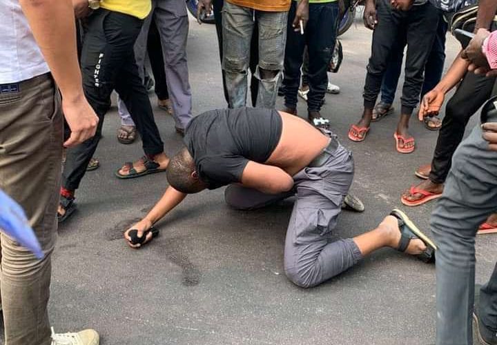 RDC/Kinshasa : JED exige des excuses officielles du chef de la police après l’agression très brutale d’un journaliste lors d’une manifestation de l’opposition