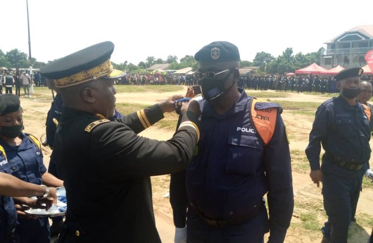RDC/ Kwilu: 273 Officiers promus aux différents grades à la Police Nationale