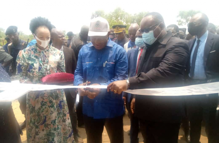 RDC/Kwilu:le gouverneur vient d’inaugurer l’hôpital Papa Mukanzu dans la zone de santé de Mwanza