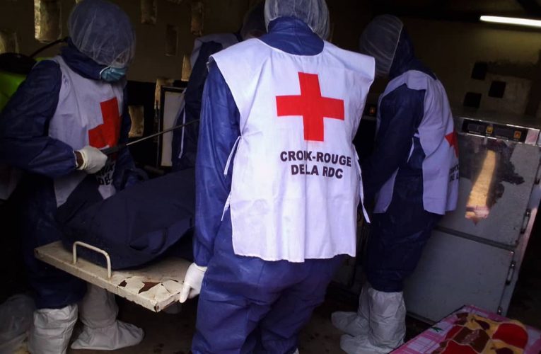 RDC/ Lomami : deux patients décédés de COVID-19 inhumés dignement par la Croix-Rouge de la RDC