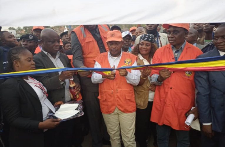 RDC/Kasaï: Le ministre d’Etat Alexis Gisaro inaugure le pont Tshikapa 1 nouvellement réhabilité par l’Office des Routes