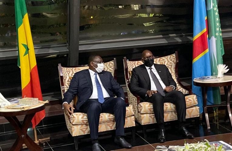 RDC/Primature :Le Président sénégalais Macky Sall accueilli ce mercredi soir à l’aéroport international de Ndjili par le Premier Ministre Jean-Michel Sama Lukonde