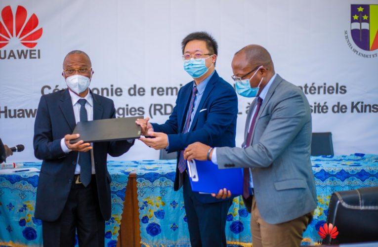 Huawei RDC fait don de matériel informatique au département des mathématiques et informatique de l’Université de Kinshasa