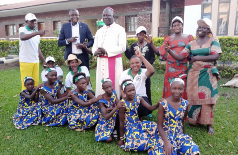 RDC/Ituri: TOSEPELA Asbl reçu par l’évêque du Diocèse de Mahag-Nioka