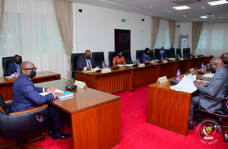 RDC/Primature :Comité de Conjoncture économique  : le Premier Ministre Sama Lukonde exhorte le Gouvernement  à traduire les performances économiques enregistrées en 2021 dans le vécu quotidien des populations