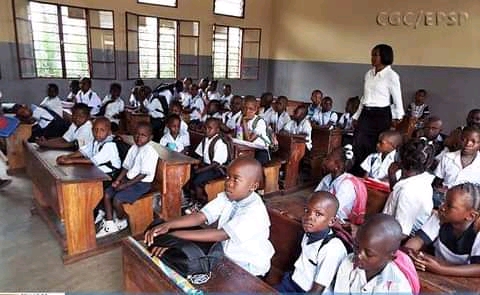 RDC/ Éducation : La Commission de suivi de la campagne « Pas d’écoles sans bancs » appelée à plus d’engagement