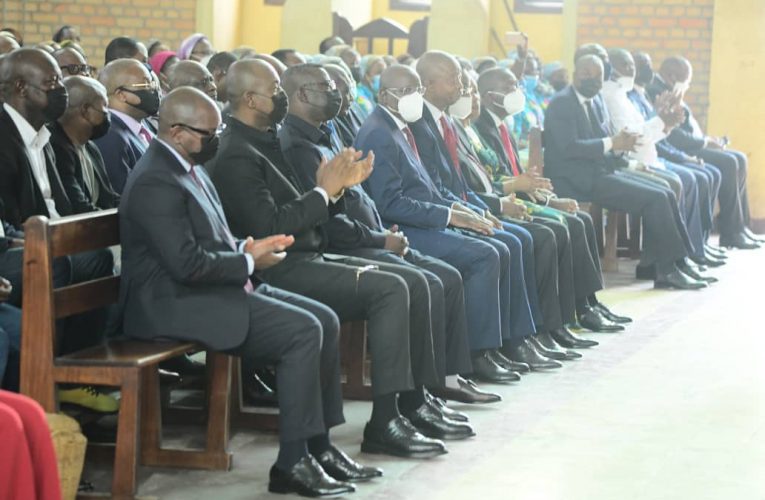 RDC/Primature :Le Premier Ministre Jean-Michel Sama Lukonde a assisté à la messe d’action de grâce dite à l’occasion de l’élévation de l’abbé Donatien Nshole au rang de Monseigneur et Chapelain du Pape