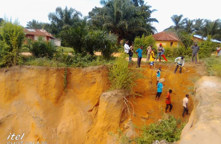 RDC/KABINDA:Un ravin menace plus de 20000 personnes du quartier Bena Mbua