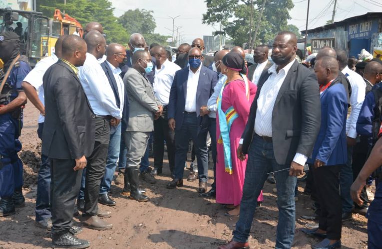 RDC/Promotion de la pêche locale : le Premier Ministre Sama Lukonde a effectué une visite d&rsquo;inspection et de suivi d&rsquo;exécution  des travaux de construction d&rsquo;un débarcadère à Kinkole