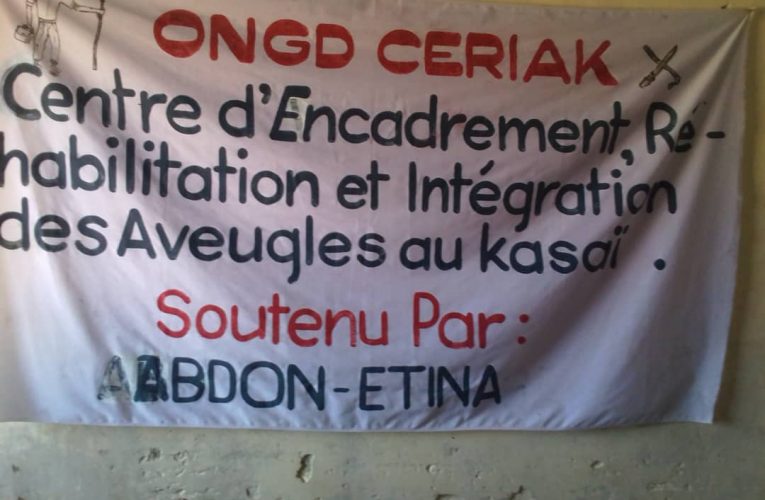 RDC/ Kasaï Central : l&rsquo;échantillon des malvoyants est dans une formation en écriture braille.