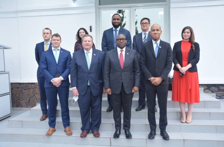 RDC :La lutte contre le blanchiment des capitaux et le financement du terrorisme au centre de l&rsquo;entretien entre le Premier Ministre Sama Lukonde et une délégation américaine conduite par l&rsquo;ambassadeur Mike Hammer