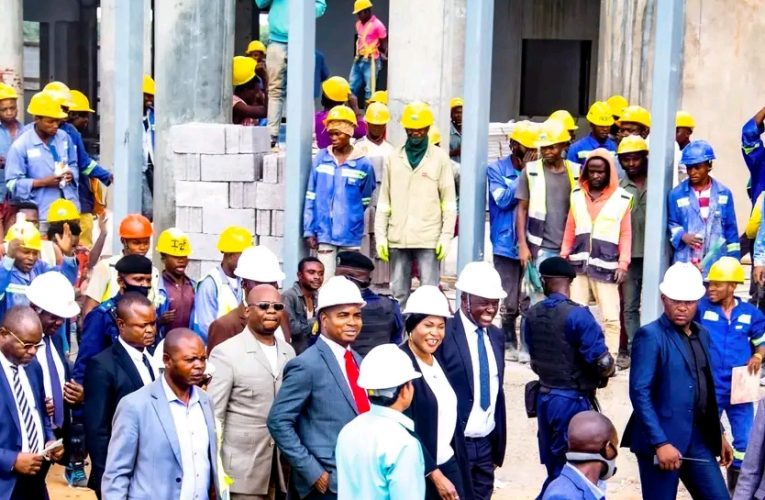 RDC/Lualaba : le président du conseil d&rsquo;administration de la RVA impressionné par l&rsquo;évolution des travaux de construction de l&rsquo;aérogare de Kolwezi