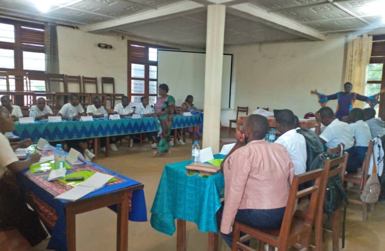 RDC/ Ituri:FFC renforce la capacité des 20 filles élèves du lycée Kigonze et Petit collège sur les droits de la femme et les instruments juridiques les protégeant