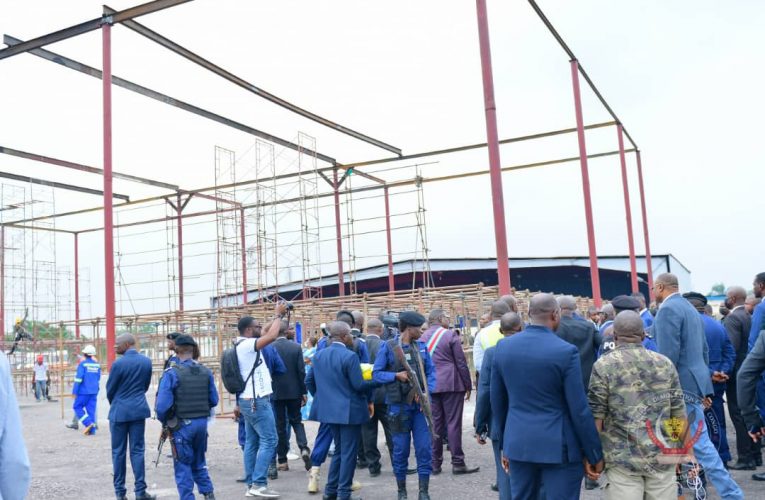 RDC/Primature :Le Premier Ministre Jean-Michel Sama Lukonde satisfait de l&rsquo;évolution des travaux de construction du podium papal en prélude de la visite du pape François à Kinshasa en juillet 2022