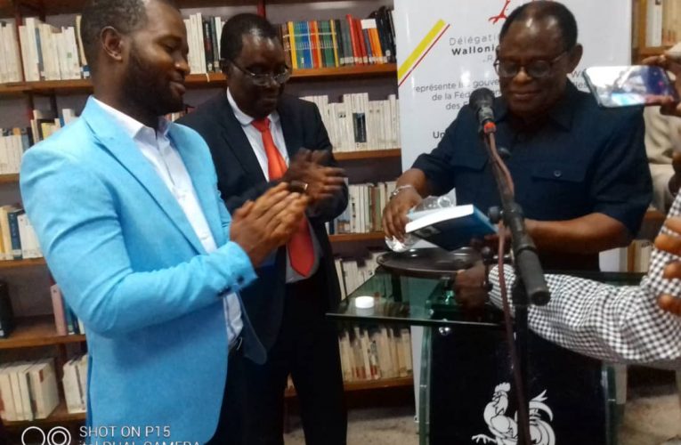 RDC/Kinshasa : Le nouveau roman du Professeur Gaston Mabaya porté aux fonds baptismaux