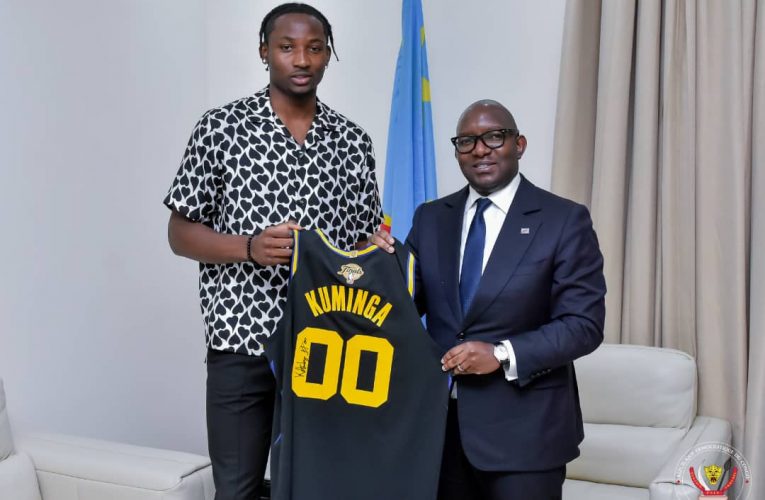 RDC/Primature :Le Premier Ministre Jean-Michel Sama Lukonde a encouragé Jonathan Kuminga, le basketteur congolais, nouvelle coqueluche de la NBA