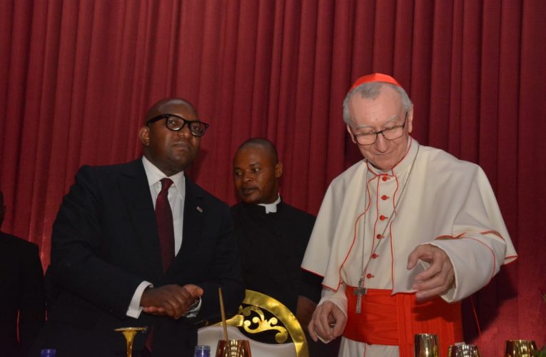 RDC/Primature :Le Premier Ministre Jean-Michel Sama Lukonde réitère l’invitation du peuple congolais au pape François tout en lui souhaitant un prompt rétablissement