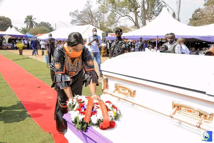RDC/Lualaba: Fifi MASUKA présente aux funérailles de l’épouse du président de l’assemblée provinciale