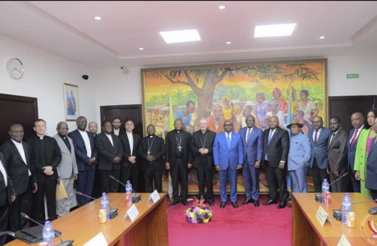 RDC/Primature :Signature de 5 accords spécifiques: Le Premier Ministre Jean-Michel Sama Lukonde et le Cardinal Pietro Parolin, secrétaire d’État du Vatican s’engagent à collaborer pour le bien-être du peuple congolais