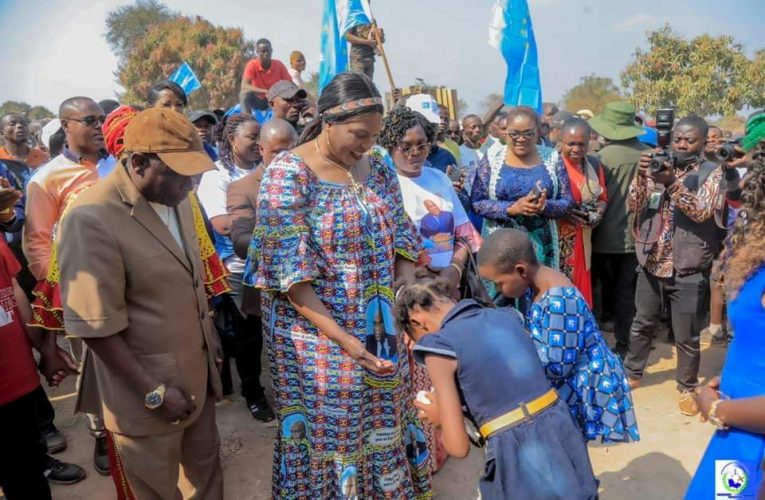 RDC/ Lualaba : Fifi Masuka poursuit son itinérance dans l’arrière province