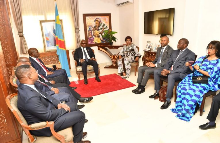 RDC/Primature :Le Premier Ministre Jean-Michel Sama Lukonde a reçu la communauté estudiantine congolaise de Tunisie à l’occasion de sa visite à l’ambassade de la RDC à Tunis