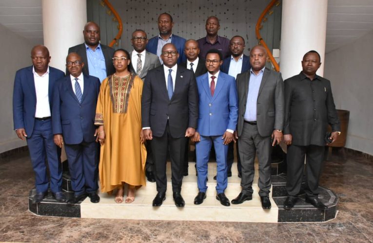 RDC/Primature :En mission de service à Kisangani, le Premier Ministre Jean-Michel Sama Lukonde aborde les principaux problèmes de la Tshopo avec le caucus des députés nationaux de cette province