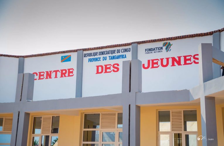 RDC/Kalemie : La sénatrice Francine Muyumba inaugure le Centre des Jeunes du Tanganyika construit par sa Fondation