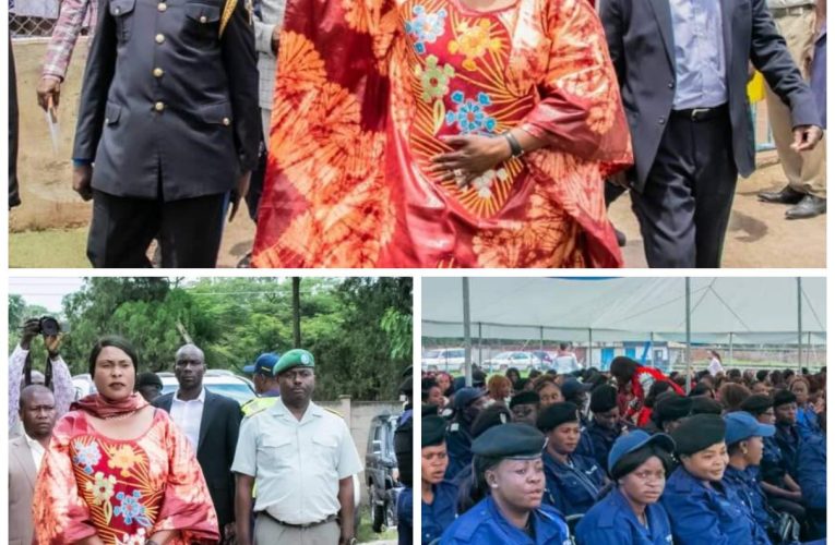 RDC-LUALABA LA GOUVERNEURE DE PROVINCE COMMUNIE AVEC LES FEMMES DES MILITAIRES ET POLICIÈRS