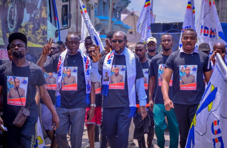 RDC/Joutes électorales : Accompagné par sa base, Tshims Kabasele accomplit son devoir civique