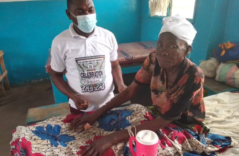 RDC/Kwilu/Criminalité dans le BULUNGU : Une Enseignante victime d’ extorsion, coups et blessures,sa main cassée(vidéo)