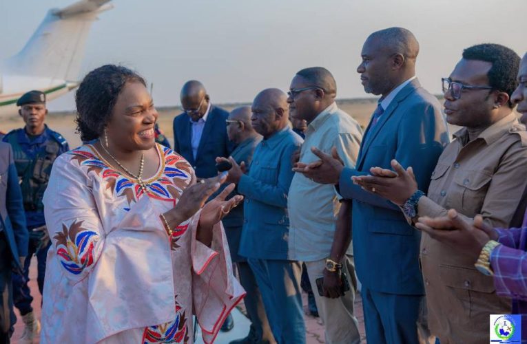 RDC/La Gouverneure du Lualaba est rentrée ce mardi 06 juin 2023 après sa mission officielle en Chine dans la suite du Chef d’Etat(Vidéo)