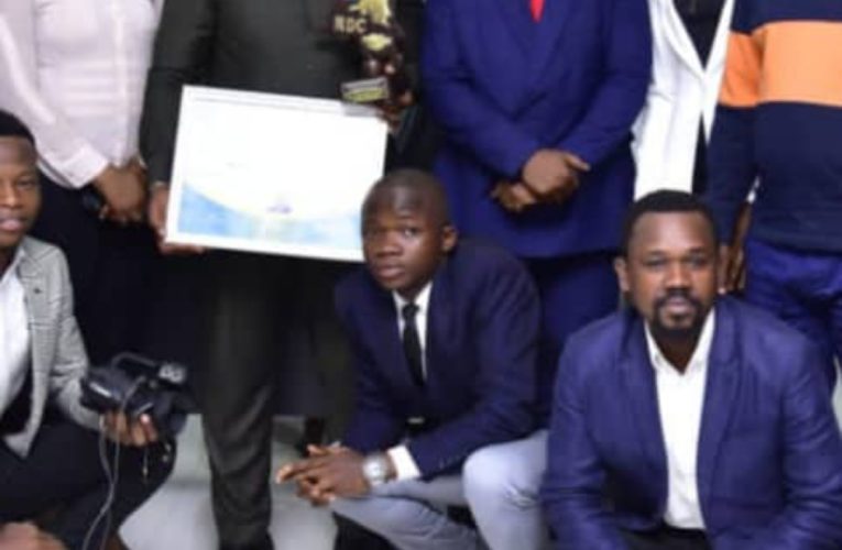 RDC/Kinshasa- 8 ème édition du trophée les vrais patriotes : AMISI MAKUTANO adolph honoré par l’association des Journalistes et Editeurs Indépendants du Congo