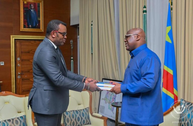 RDC/LE CHEF DE L’ÉTAT A RÉCEPTIONNÉ LES PREMIERS ANNUAIRES DES FONCTIONNAIRES DE L’ÉTAT