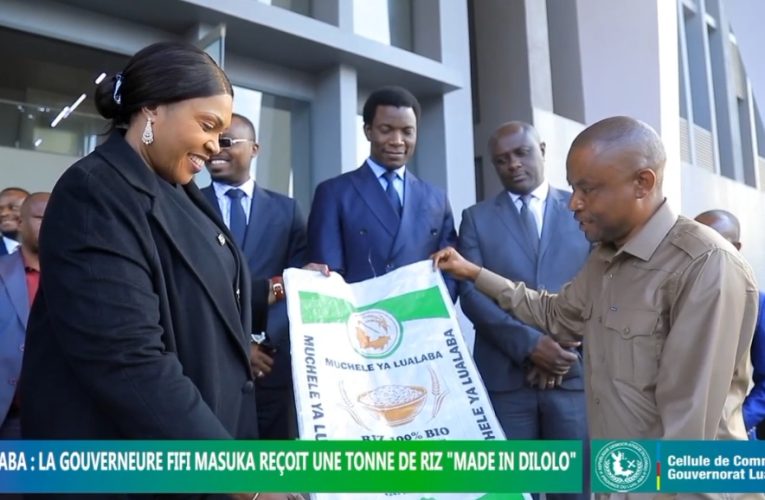 RDC/La Gouverneure du Lualaba, Fifi MASUKA SAÏNI, a réceptionné, le mercredi 18 juin, un lot important de sacs de riz 100 % bio, made in Dilolo, fruit d’un jeune entrepreneur agricole bénéficiaire d’un financement du Gouvernement Provincial (vidéo)