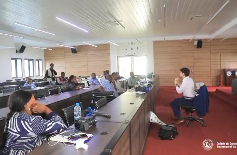 RDC/Dans le cadre du renforcement des capacités de son personnel technique, la Gouverneure de la province du Lualaba, Fifi MASUKA SAÏNI, a initié une session de formation spécialisée à l’intention des techniciens de la Cellule de Communication du Gouvernorat(VIDEO)