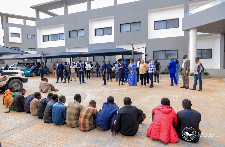 RDC-LUALABA/SÉCURITÉ,17 PRÉSUMÉS MALFAITEURS PRÉSENTÉS À LA GOUVERNEURE FIFI MASUKA SAÏNI : UN COUP DE FILET MAJEUR CONTRE L’INSÉCURITÉ